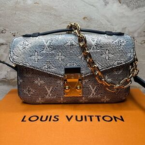 #020285BN Unused Metis East West